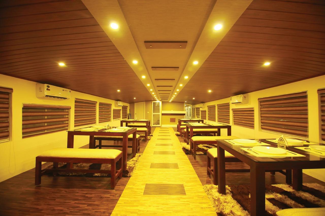 インディアバケーションズ ハウスボーツ アーラップーザ県 エクステリア 写真